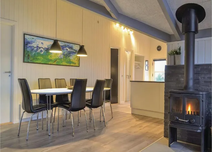 Three-bedroom In Hvide Sande Holiday home Bjerregard