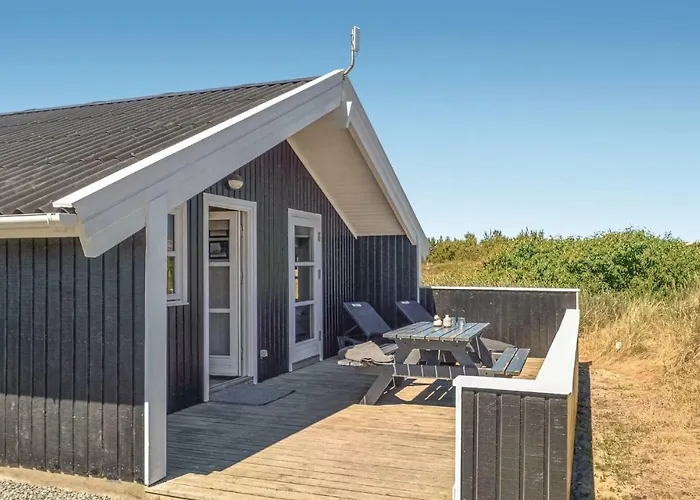 Дом отдыха Three-bedroom In Hvide Sande *