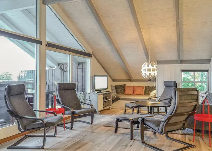 Дом отдыха Three-bedroom In Hvide Sande *