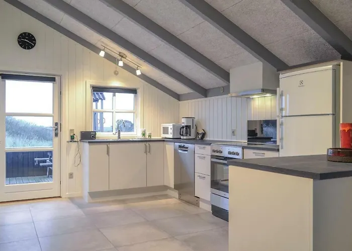 Three-bedroom In Hvide Sande Дом отдыха Bjerregard