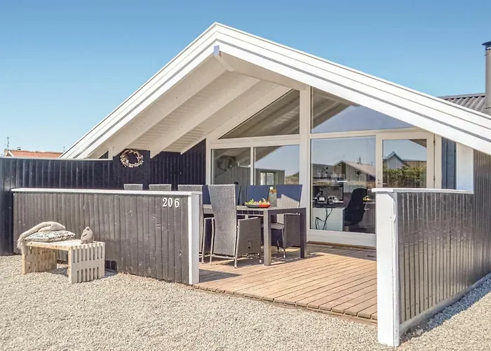 Дом отдыха Three-bedroom In Hvide Sande Bjerregard