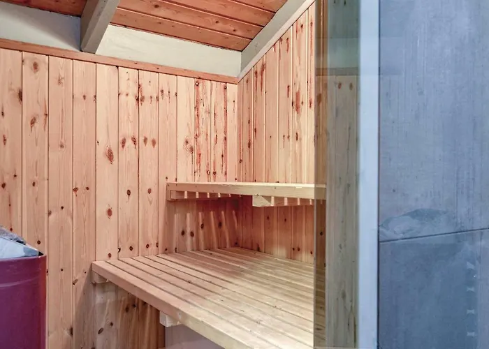 Three-bedroom In Hvide Sande